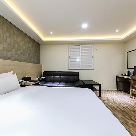 White Hotel Suwon Exterior photo