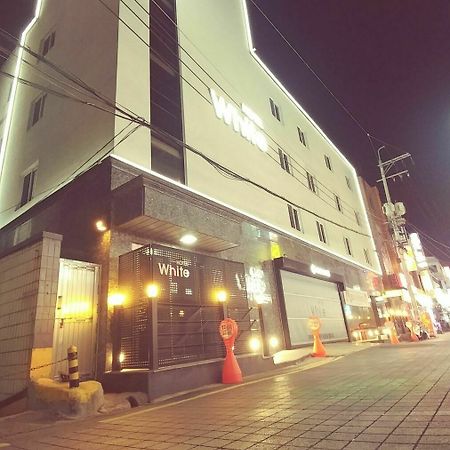 White Hotel Suwon Exterior photo