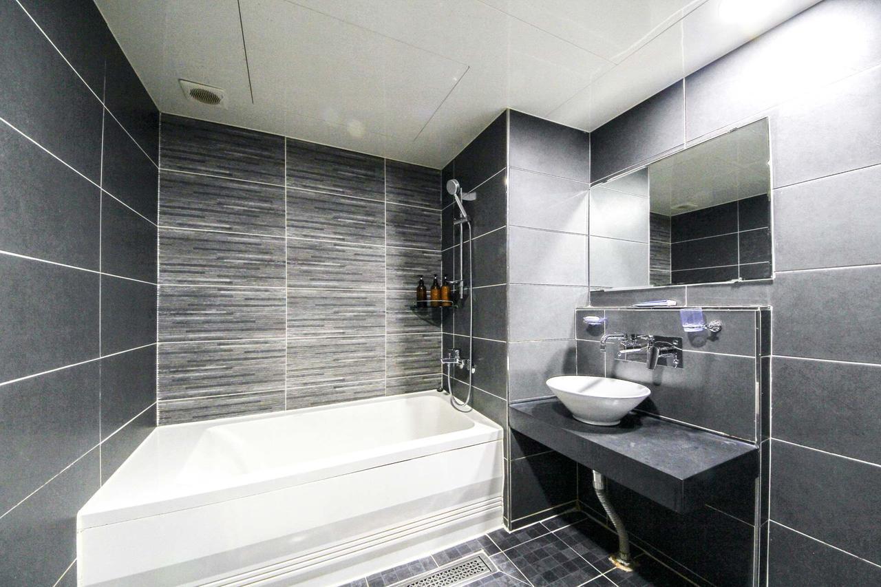 White Hotel Suwon Exterior photo