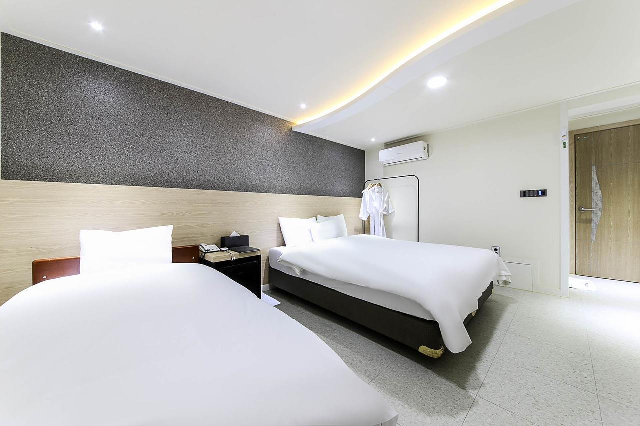 White Hotel Suwon Exterior photo