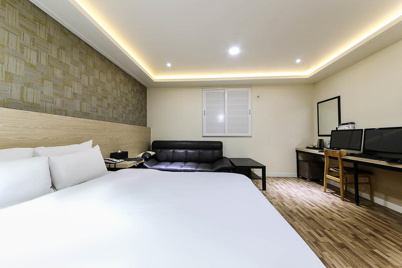 White Hotel Suwon Exterior photo