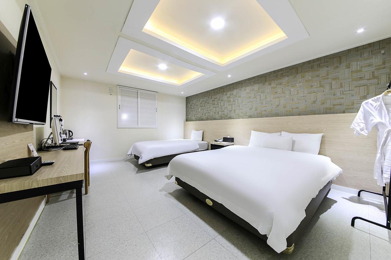 White Hotel Suwon Exterior photo