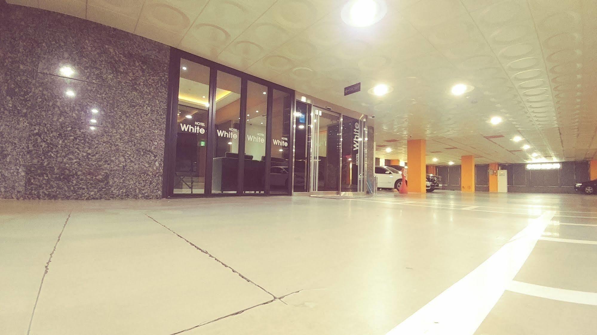 White Hotel Suwon Exterior photo