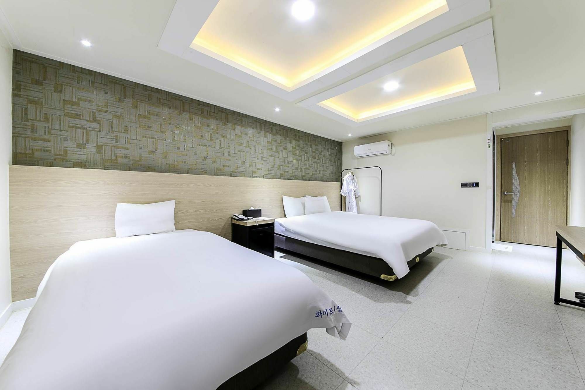 White Hotel Suwon Exterior photo