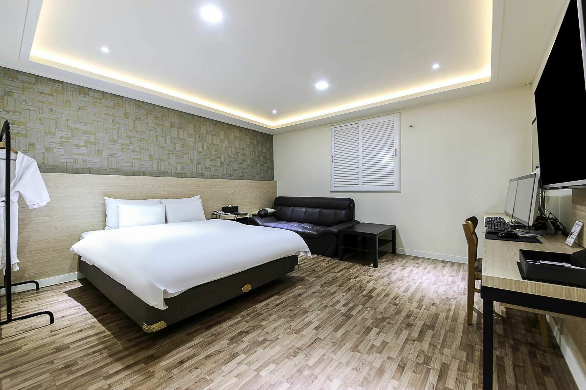 White Hotel Suwon Exterior photo