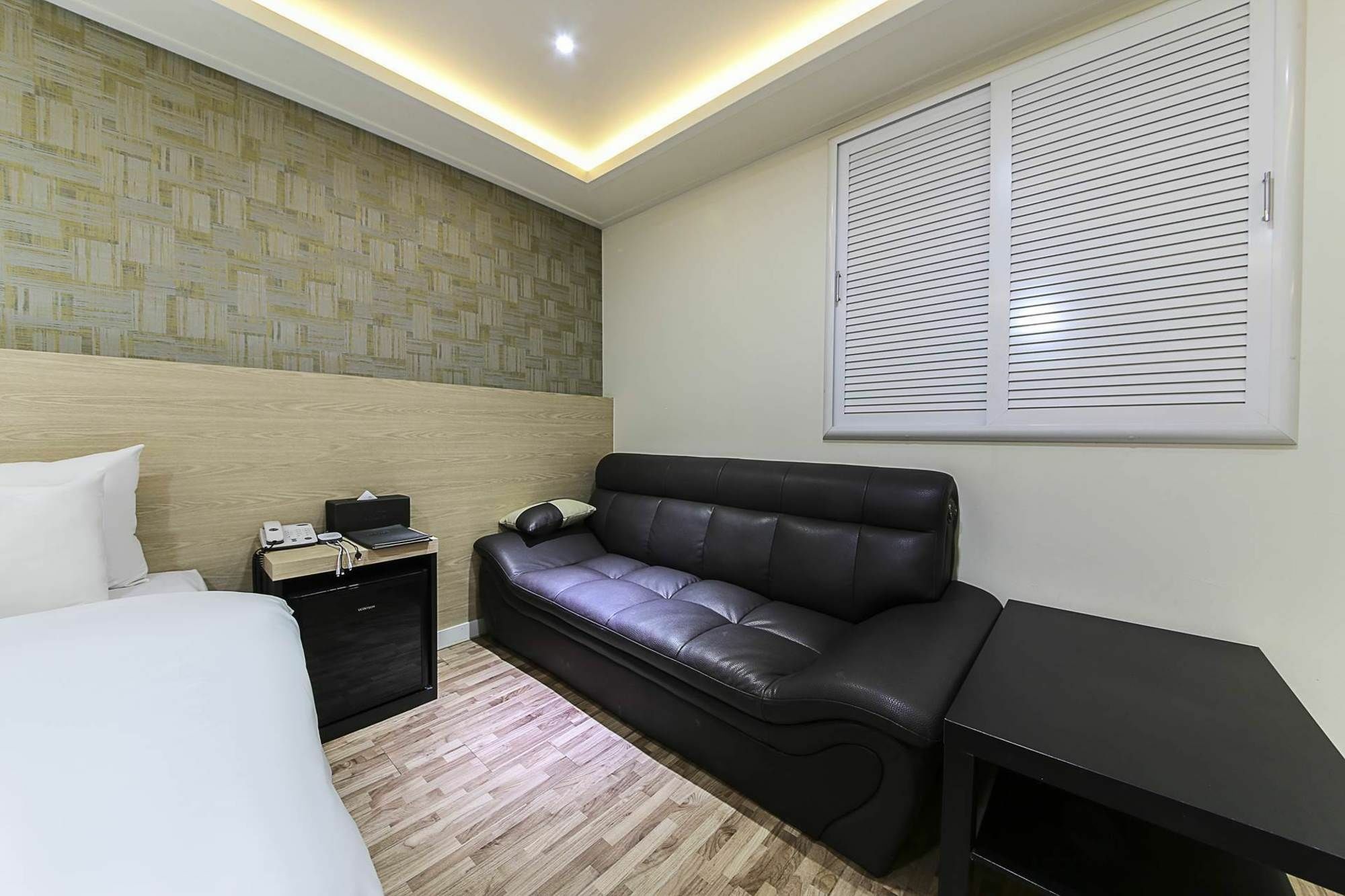 White Hotel Suwon Exterior photo